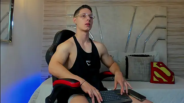 Snapshot of MAXTHOMSON chatting on 11/28/25, 03:42 MAXTHOMSON online show from 11/28/25, 03:42