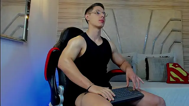 Snapshot of MAXTHOMSON chatting on 01/15/26, 04:06 MAXTHOMSON online show from 01/15/26, 04:06