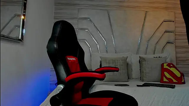 Snapshot of MAXTHOMSON chatting on 01/17/26, 10:46 MAXTHOMSON online show from 01/17/26, 10:46