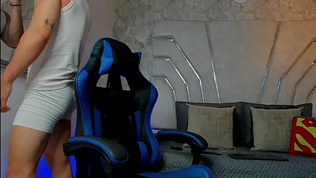 Snapshot of MAXTHOMSON chatting on 02/21/26, 12:11 MAXTHOMSON online show from 02/21/26, 12:11