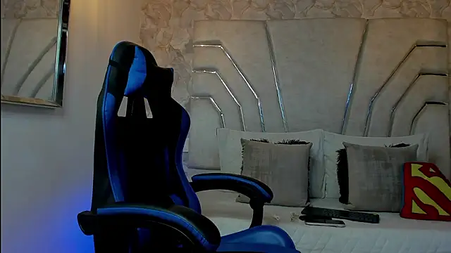 Snapshot of MAXTHOMSON chatting on 03/19/26, 12:47 MAXTHOMSON online show from 03/19/26, 12:47