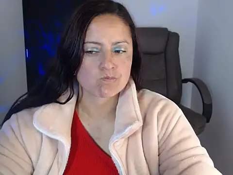 Snapshot of kristelltender1 chatting on 11/21/25, 12:54 kristelltender1 online show from 11/21/25, 12:54