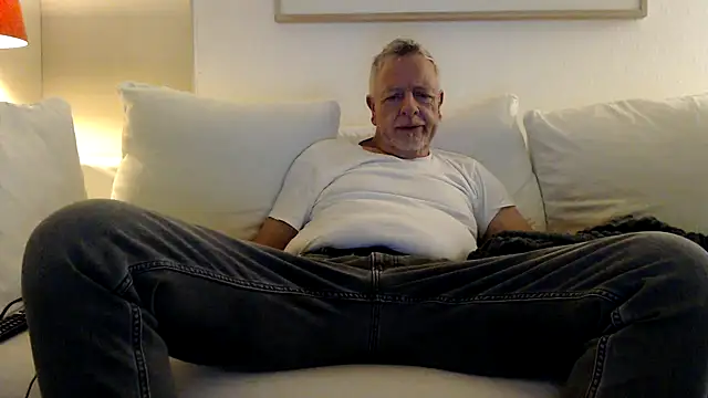 Snapshot of Dennislover007 chatting on 11/22/25, 04:50 Dennislover007 online show from 11/22/25, 04:50