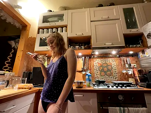 Snapshot of litttlegirl chatting on 10/30/25, 11:27 litttlegirl online show from 10/30/25, 11:27