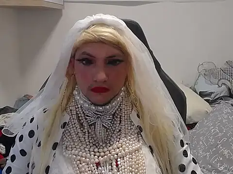 VanesaCrossic online show from 05/15/26, 10:00