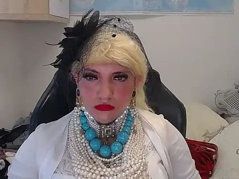 VanesaCrossic online show from 06/05/26, 10:21