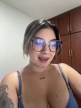 Snapshot of Eve_Miiller chatting on 04/15/26, 05:25 Eve Miiller online show from 04/15/26, 05:25