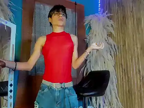 Snapshot of Leo_Glow chatting on 12/18/25, 01:17 Leo Glow online show from 12/18/25, 01:17