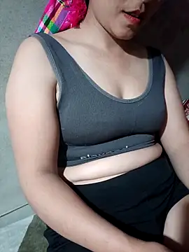 Snapshot of Alice-567 chatting on 04/06/26, 01:12 Alice-567 online show from 04/06/26, 01:12