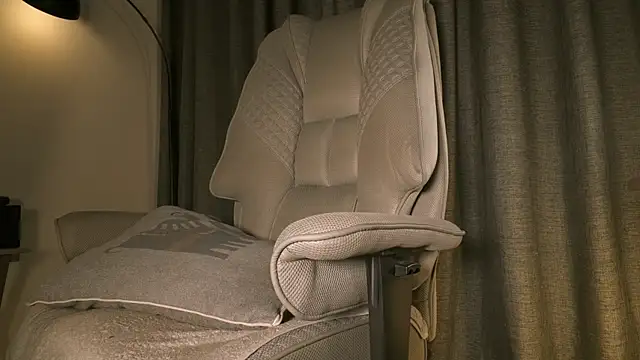 Snapshot of lianewhite chatting on 03/27/26, 04:07 lianewhite online show from 03/27/26, 04:07