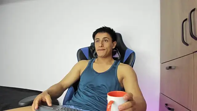 Snapshot of dorman_boy chatting on 11/11/25, 01:49 dorman boy online show from 11/11/25, 01:49