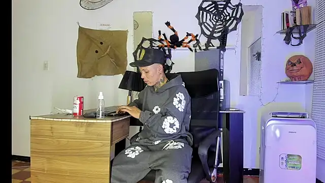 Snapshot of xxxTerrysxxx chatting on 10/31/25, 06:47 xxxTerrysxxx online show from 10/31/25, 06:47