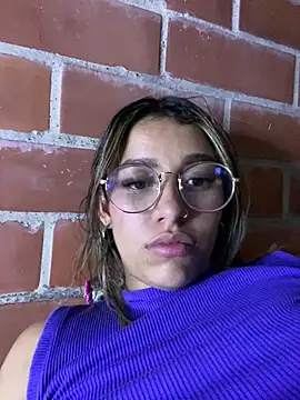 Snapshot of liahot69 chatting on 04/01/26, 04:13 liahot69 online show from 04/01/26, 04:13