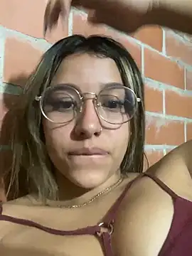 Snapshot of liahot69 chatting on 04/14/26, 03:23 liahot69 online show from 04/14/26, 03:23