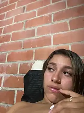 Snapshot of liahot69 chatting on 04/18/26, 04:49 liahot69 online show from 04/18/26, 04:49