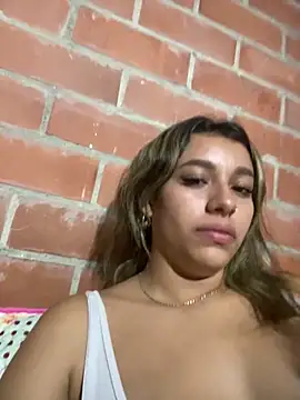 Snapshot of liahot69 chatting on 04/24/26, 01:52 liahot69 online show from 04/24/26, 01:52