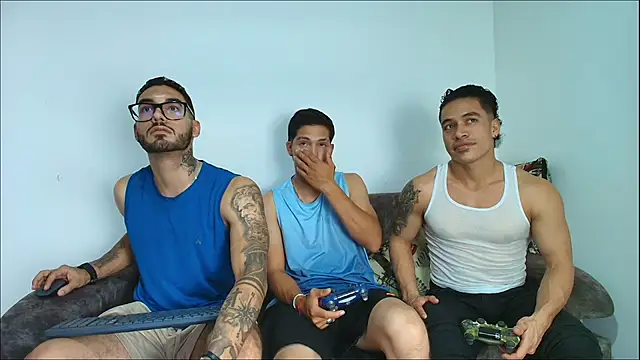 Snapshot of thebadboys05 chatting on 11/05/25, 04:45 thebadboys05 online show from 11/05/25, 04:45