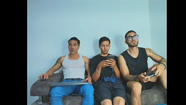 Snapshot of thebadboys05 chatting on 11/07/25, 02:00 thebadboys05 online show from 11/07/25, 02:00