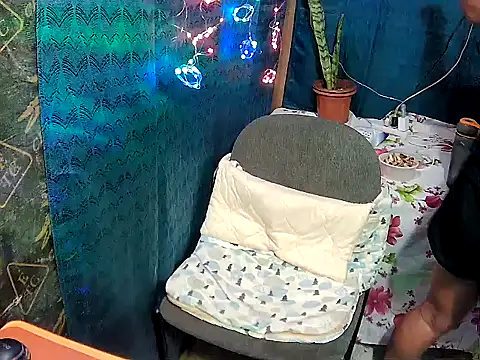 yumi-meya online show from 11/26/25, 03:46