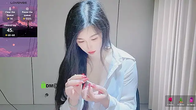 Snapshot of YunShan-33 chatting on 03/18/26, 01:53 YunShan-33 online show from 03/18/26, 01:53