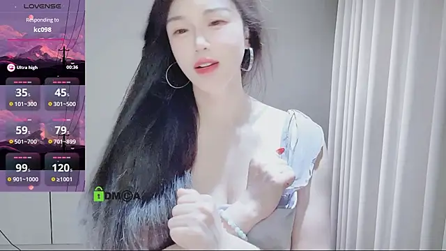 Snapshot of YunShan-33 chatting on 03/31/26, 02:02 YunShan-33 online show from 03/31/26, 02:02