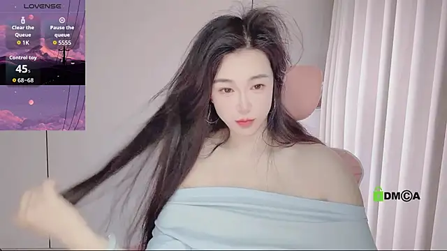 Snapshot of YunShan-33 chatting on 04/25/26, 05:54 YunShan-33 online show from 04/25/26, 05:54