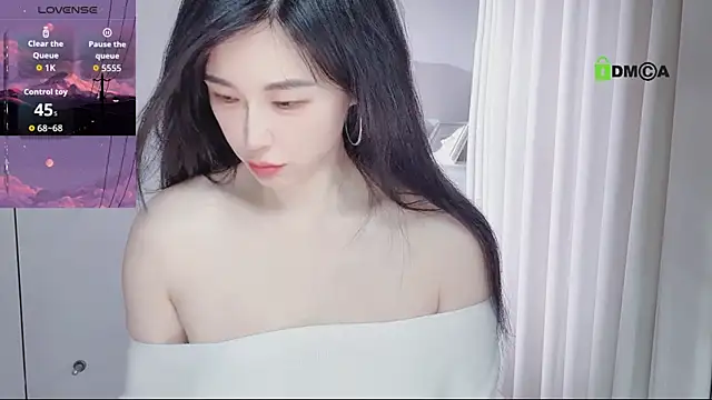 Snapshot of YunShan-33 chatting on 05/06/26, 04:30 YunShan-33 online show from 05/06/26, 04:30