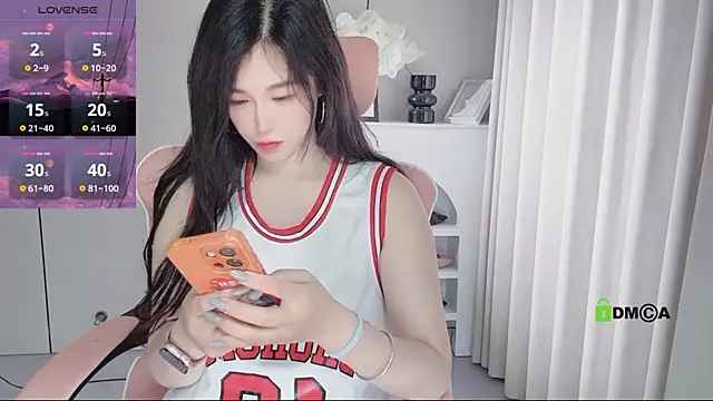 Snapshot of YunShan-33 chatting on 05/27/26, 05:37 YunShan-33 online show from 05/27/26, 05:37