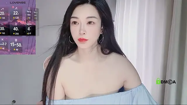 Snapshot of YunShan-33 chatting on 06/10/26, 05:07 YunShan-33 online show from 06/10/26, 05:07