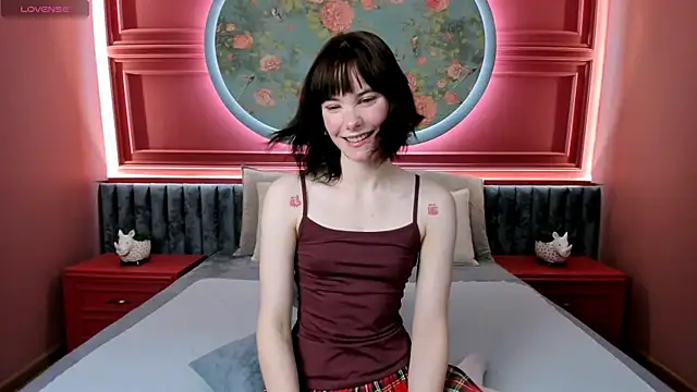 Snapshot of DoseOfDaisy chatting on 11/08/25, 12:27 DoseOfDaisy online show from 11/08/25, 12:27