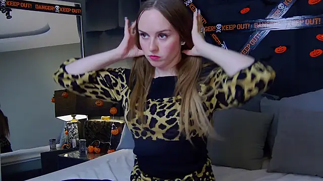 MollyMazer online show from 11/02/25, 09:11