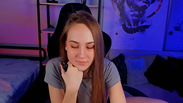 Snapshot of ElinVale chatting on 11/14/25, 11:31 ElinVale online show from 11/14/25, 11:31