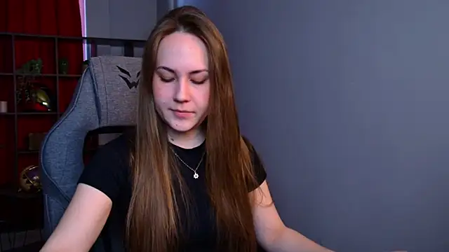 Snapshot of ElinVale chatting on 04/04/26, 12:02 ElinVale online show from 04/04/26, 12:02