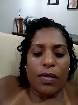 Snapshot of Maliaebonyfetish chatting on 01/13/26, 02:39 Maliaebonyfetish online show from 01/13/26, 02:39