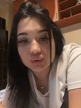 Snapshot of Bella_Ella1203 chatting on 11/09/25, 06:06 Bella Ella1203 online show from 11/09/25, 06:06