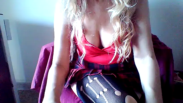 Snapshot of salentinasexy chatting on 12/02/25, 10:53 salentinasexy online show from 12/02/25, 10:53