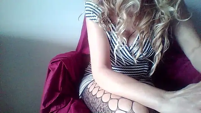 Snapshot of salentinasexy chatting on 12/16/25, 07:57 salentinasexy online show from 12/16/25, 07:57