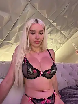 Snapshot of Lana-Grey chatting on 05/03/26, 12:05 Lana-Grey online show from 05/03/26, 12:05