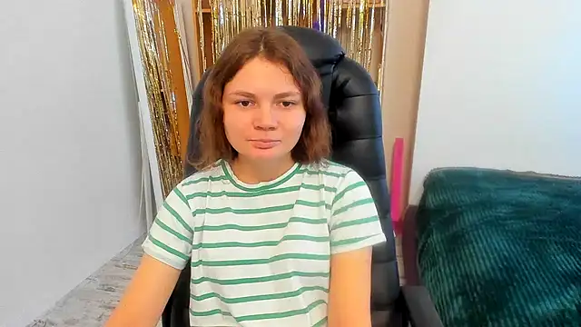 Snapshot of Stella-Maers chatting on 11/13/25, 08:57 Stella-Maers online show from 11/13/25, 08:57