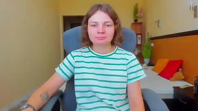 Snapshot of Stella-Maers chatting on 11/24/25, 09:20 Stella-Maers online show from 11/24/25, 09:20