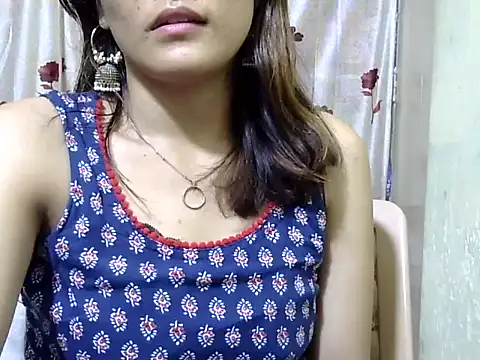 maira 33 online show from 11/22/25, 02:27