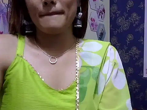 Snapshot of maira_33 chatting on 03/28/26, 06:18 maira 33 online show from 03/28/26, 06:18