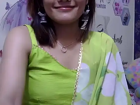 Snapshot of maira_33 chatting on 04/04/26, 10:35 maira 33 online show from 04/04/26, 10:35