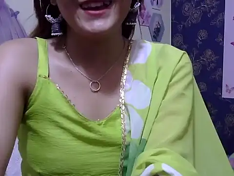 Snapshot of maira_33 chatting on 04/11/26, 04:33 maira 33 online show from 04/11/26, 04:33