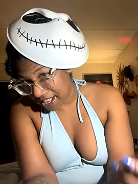 SpoiledLuxuriously online show from 10/31/25, 09:05