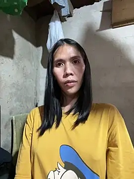 Snapshot of bellaUtops chatting on 03/11/26, 08:04 bellaUtops online show from 03/11/26, 08:04