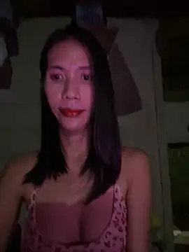 Snapshot of bellaUtops chatting on 03/15/26, 03:18 bellaUtops online show from 03/15/26, 03:18