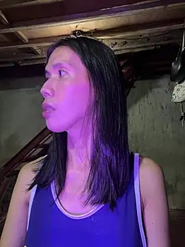 Snapshot of bellaUtops chatting on 03/22/26, 04:21 bellaUtops online show from 03/22/26, 04:21