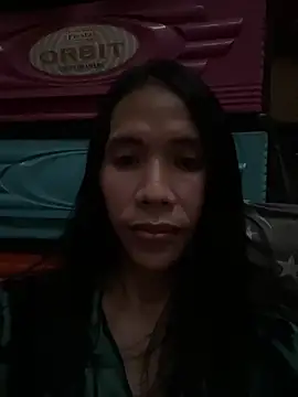 Snapshot of bellaUtops chatting on 04/15/26, 03:02 bellaUtops online show from 04/15/26, 03:02