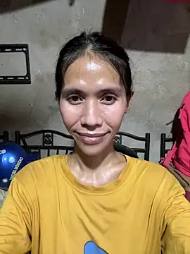 Snapshot of bellaUtops chatting on 04/20/26, 10:44 bellaUtops online show from 04/20/26, 10:44